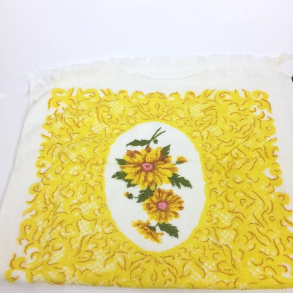 Vintage spring garden yellow daisy print small towel retro 70s